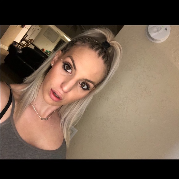 Meet your Posher, Devree - Picture 2 of 2